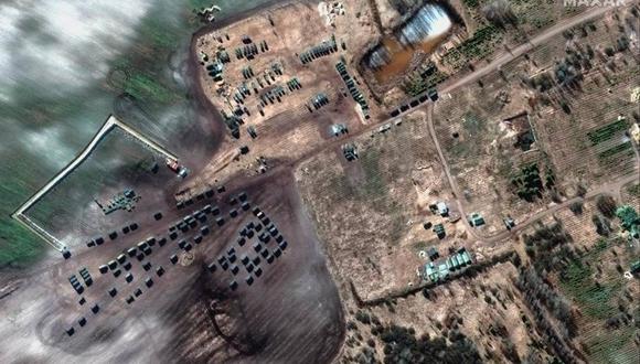 Una de las fotos satelitales que confirma que Rusia concentra tropas y alista masiva entrada en ciudades de Ucrania, a sangre y fuego. Un genocidio está a la vista.