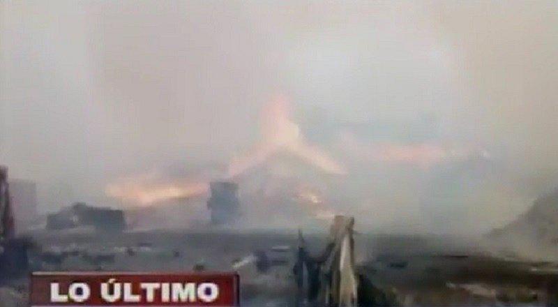 Carabayllo: incendio consume depósito de aserrín y moviliza 20 unidades de bomberos