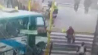 Anciano que manejaba bicicleta muere atropellado en el óvalo Higuereta (VIDEO)
