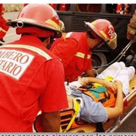 Un herido deja accidente entre volquete y auto en la avenida Javier Prado