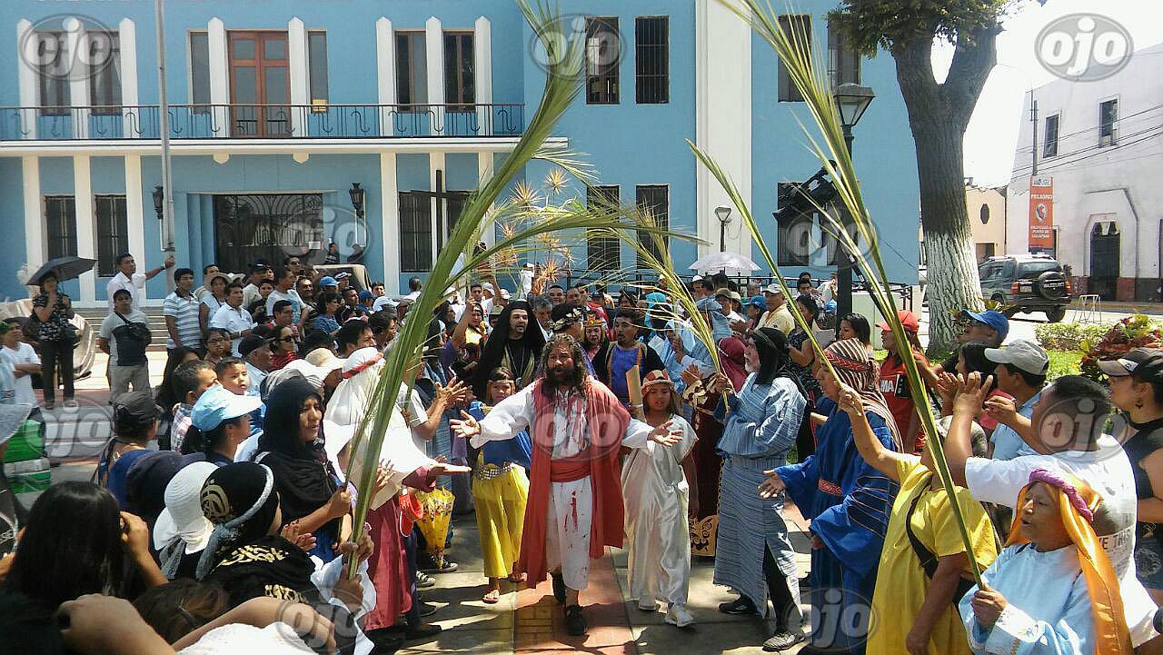 Semana Santa: así fue la tradicional vía crucis del  "Cristo Cholo" (FOTOS Y VIDEO)