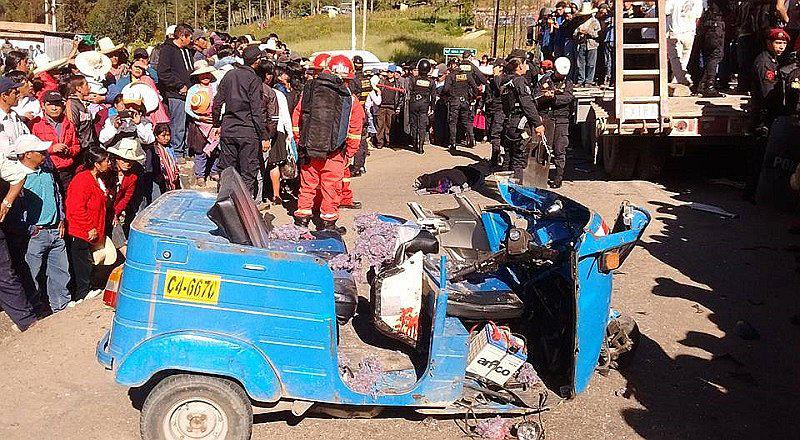 Cajamarca: Tres muertos deja aparatoso choque entre mototaxi y trailer [FOTOS]