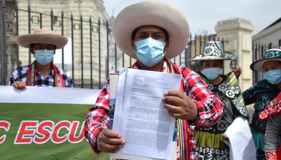 Cusco: profesor realiza plantón exigiendo credenciales como alcalde de Chumbivilcas (Foto difusión).