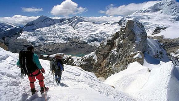 Áncash: Rescatan cuerpo de dos montañistas en el Huascarán