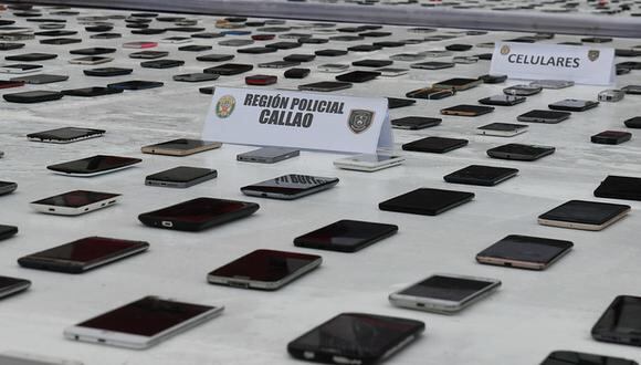 Hoy se presentaron más de 2 mil celulares incautados por la Policía Nacional.  (Foto: PNP)