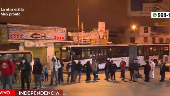 En el día 109 del estado de emergencia por el coronavirus continúan las largas filas de personas para usar los servicios del Metro de Lima y Metropolitano. (Captura: América Noticias)