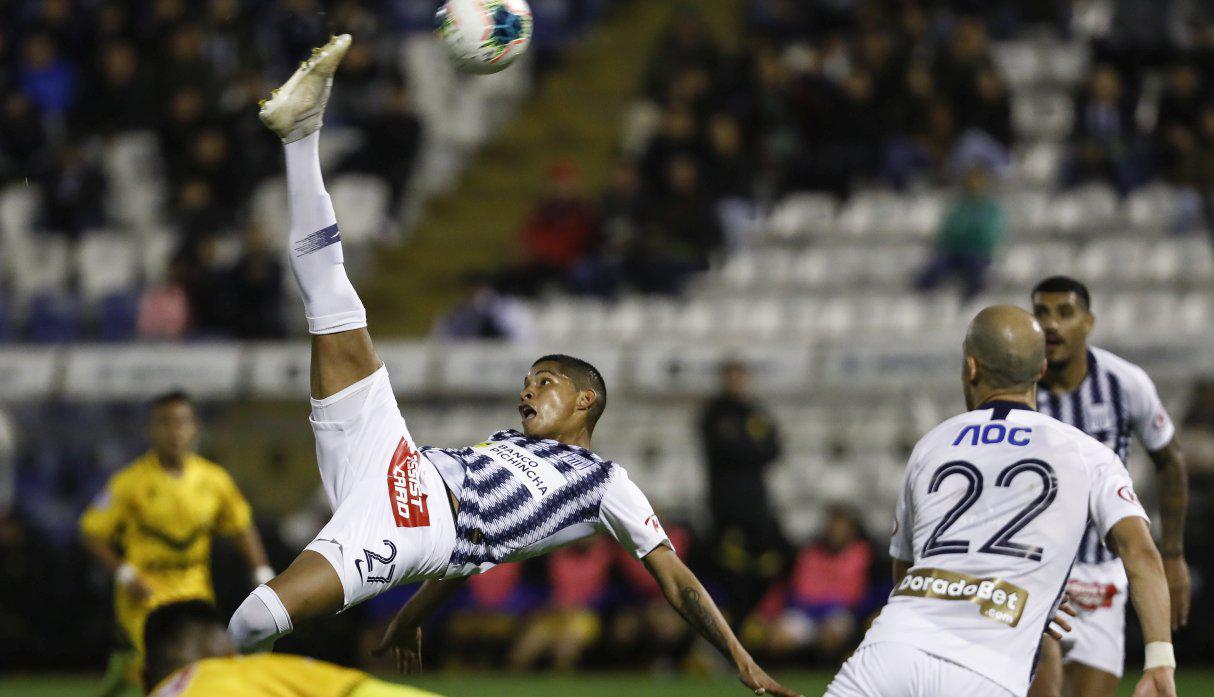 Kevin Quevedo tuvo su mejor temporada a nivel individual y en el diario El País lo reconocieron. (Foto: GEC)