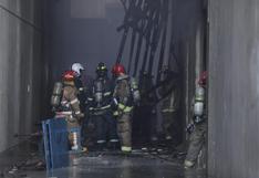 Más de 150 bomberos aún luchan por apagar incendio en Cercado de Lima (GALERÍA)