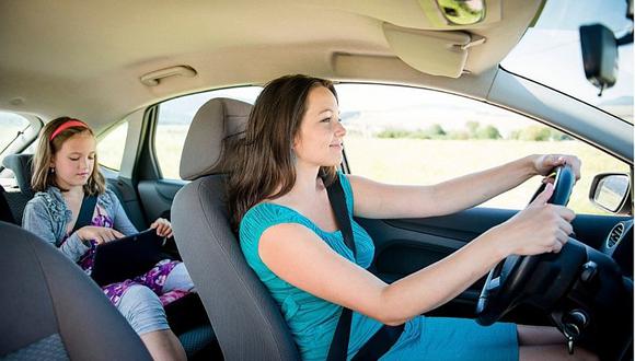 5 tips para mamás que conducen vehículos y eviten accidentes