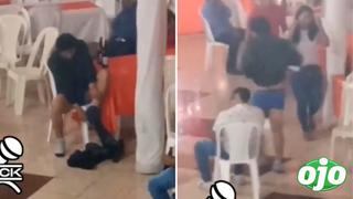 Hombre ebrio piensa que está en su casa y se quita la ropa para dormir en plena boda