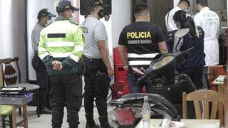 El Agustino: sicario ingresa hasta la cocina de una cevichería y asesina de cinco balazos al propietario