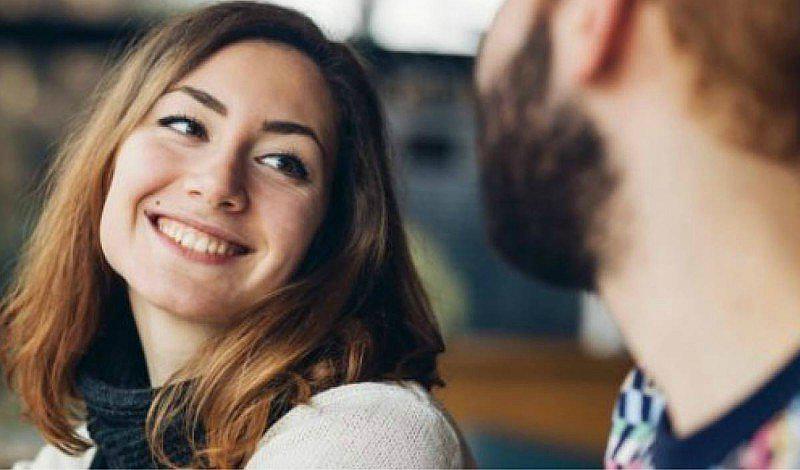 ¿Cómo iniciar una conversación con el chico que te gusta y decirle lo que sientes?