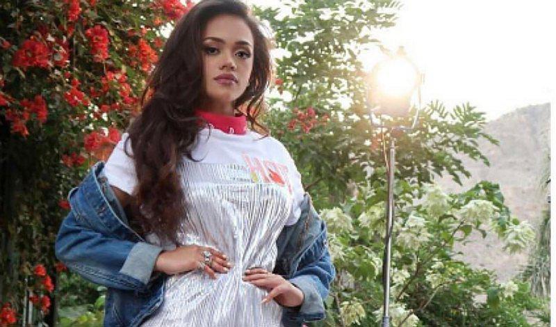 ¡Mayra Goñi mantiene en secreto al galán de su videoclip!