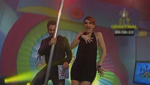 'Peluchín' y Gigi Mitre intentan realizar baile del tubo [VIDEO] 