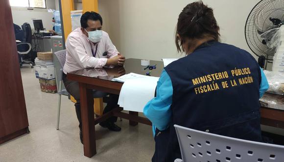 Ayacucho: la magistrada Jeny Prado Aparicio llegó hasta el citado nosocomio a fin de recabar información sobre el proceso de compra. (Foto: Ministerio Público)