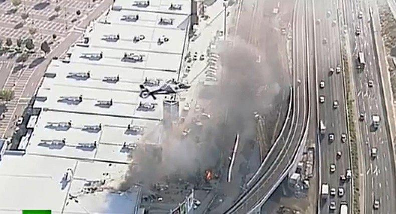 A​vioneta se estrelló contra centro comercial de Australia