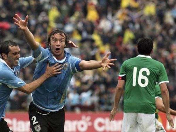 Uruguay venció 4-2 a Bolivia en primer partido de eliminatorias