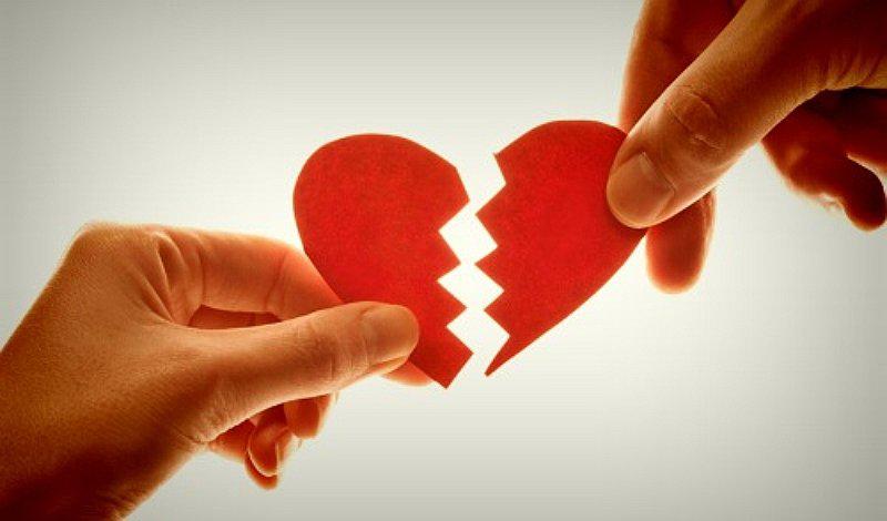 5 cosas que hacen las parejas asfixiantes y terminan con la "magia" del amor 