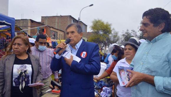 Ciro Gálvez durante una reciente actividad proselitista. (Foto: Runa / Facebook)
