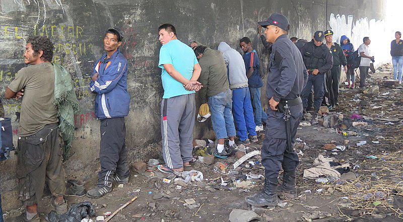 Cercado de Lima: Intervienen a sujetos con droga debajo del puente Huánuco [VIDEO]  