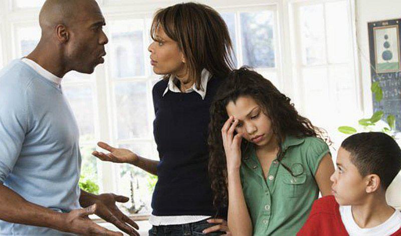 ¡Padres no discutan frente a sus hijos!
