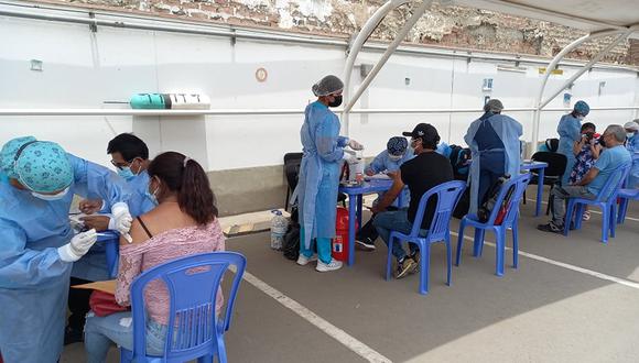 El Ministerio de Salud (Minsa) informó que este sábado 11 de diciembre el Perú superó el 70 % de la población objetivo vacunada contra el COVID-19 con las dos dosis. (Foto:GEC)