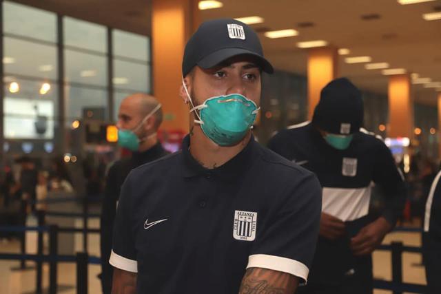 Alianza Lima viajó con mascarillas para evitar contagio de Coronavirus