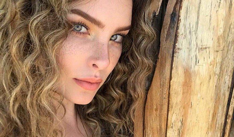 Belinda hace sexy topless en Instagram [FOTOS]