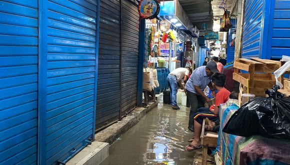 Comercios del Mercado Modelo de Chiclayo son afectados por las lluvias. (Foto: Difusión)