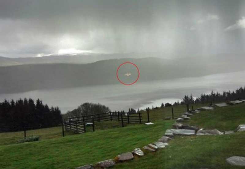 ​Captan OVNI sobrevolando el lago Ness de Escocia
