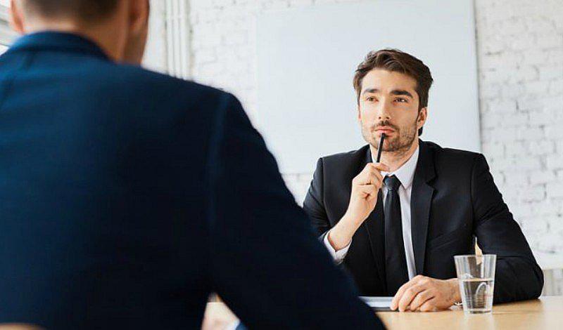 4 tips para lidiar con un reclutador poco amigable en las entrevistas