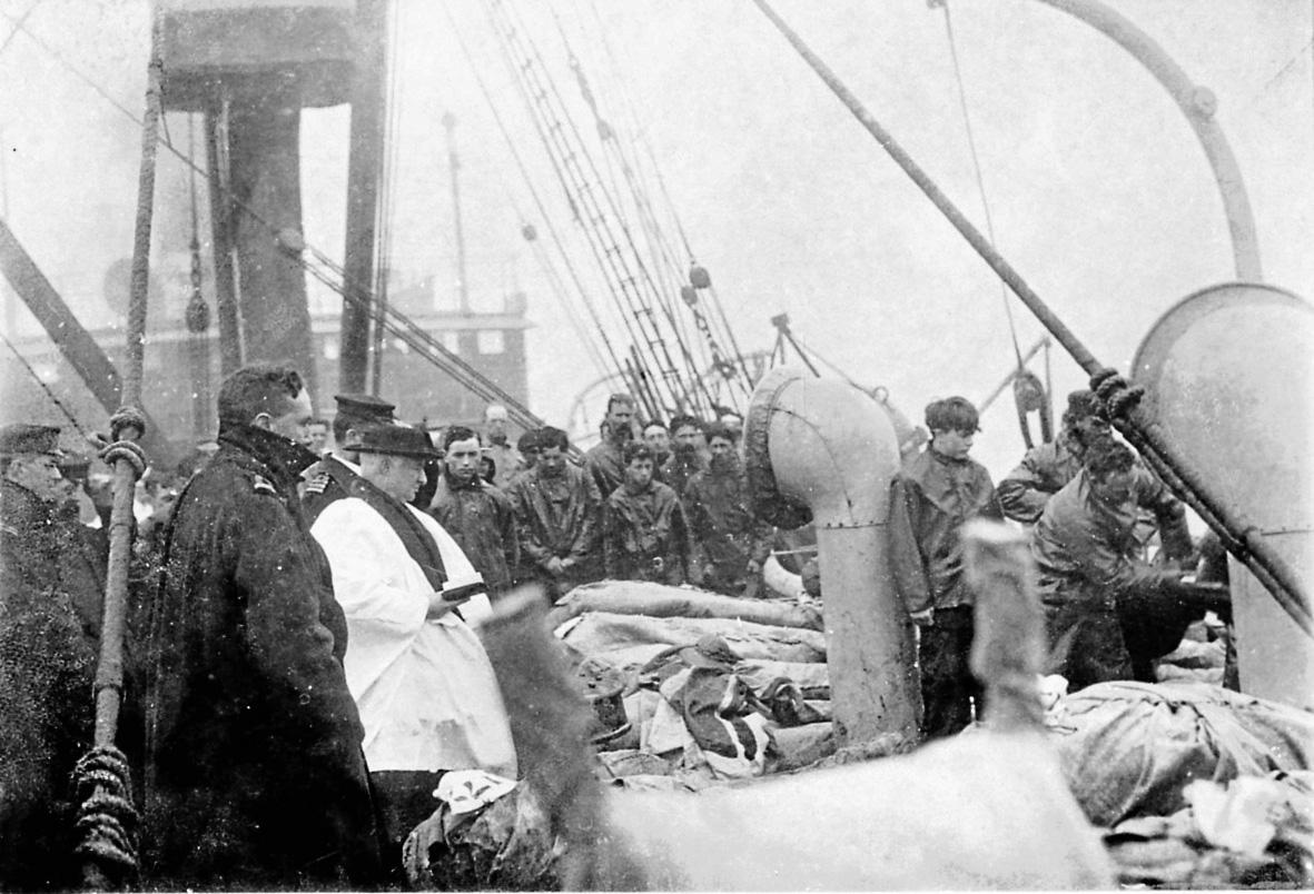 Subastan una foto con los muertos del Titanic 