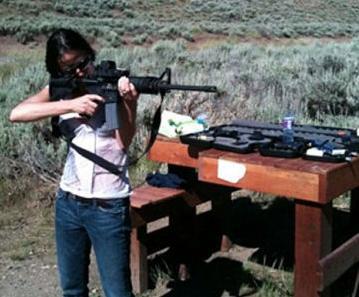 Ashton Kutcher publica extrañas imágenes de Demi Moore en twitter