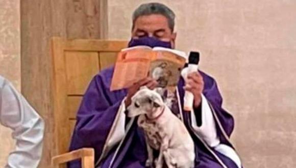 Lejos de enojarse, los feligreses celebraron el amor que el párroco tenía por su mascota y compartieron la publicación. (Foto: Facebook Defensoría Animalista)