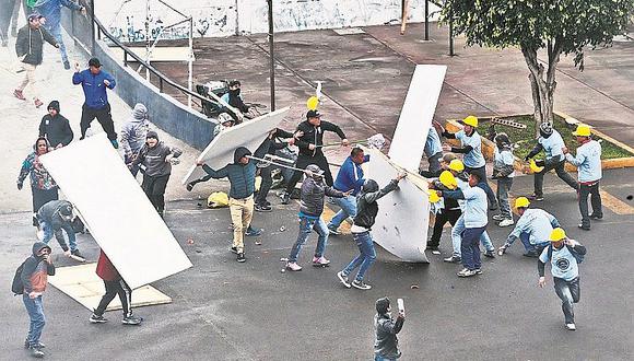 Barristas de Alianza Lima expulsan a golpes a miembros de iglesia el “Aposento Alto” (FOTO)