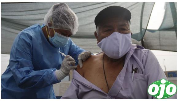 Los adultos mayores son inmunizados contra el COVID-19 conforme van llegando más lotes de dosis. (Foto: Randy Reyes)