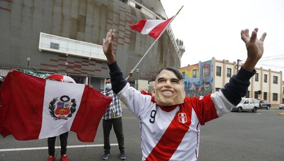 La selección peruana llegó al Estadio Nacional para entrenar antes de jugar contra Uruguay por las Eliminatorias. Fotos: (Violeta Ayasta/ @photo.gec)