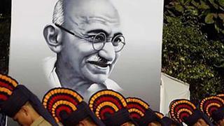 Lanzan colección de monedas de oro y plata en honor a Mahatma Gandhi