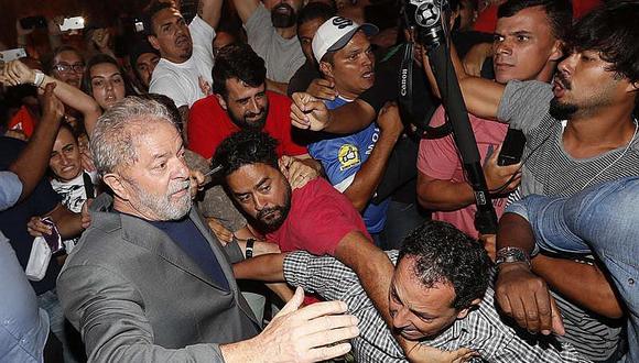 ​Lula se entrega a la Policía para purgar condena de 12 años de cárcel
