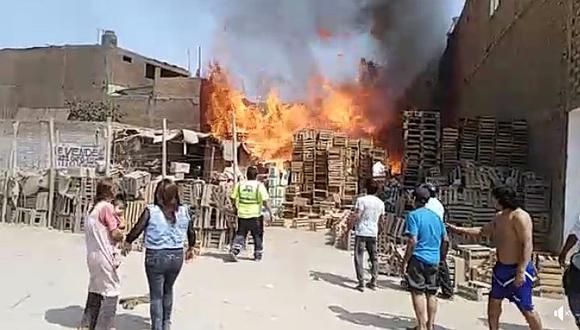 Incendio se registra en almacén de mercado en Huaral (VIDEO)