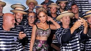 Jennifer Lopez conquista Venecia con su look en el desfile de Dolce & Gabbana 