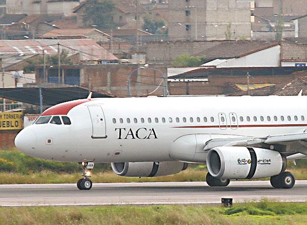 Avión Taca Perú aterriza de emergencia