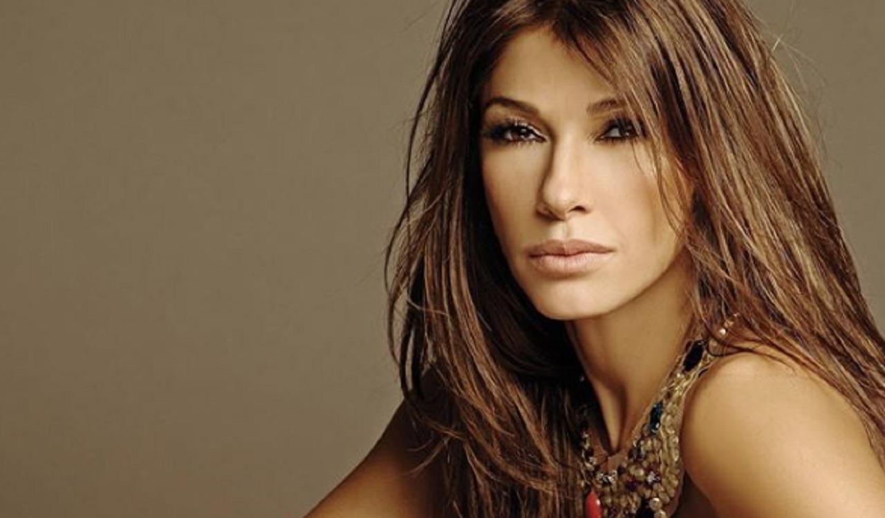 A los 54 años Catherine Fulop se desnuda para la portada de una revista