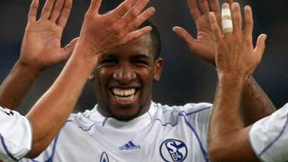 Schalke de Farfán golea al Werder Bremen de Pizarro