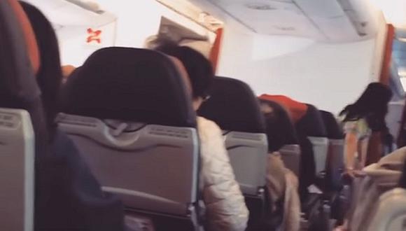 ¡Terror dentro de avión! Momentos de desesperación fueron grabados tras falla de motor 