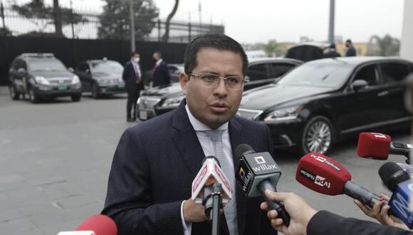 Benji Espinoza dio una conferencia de prensa luego de renunciar a la defensa legal de la pareja presidencial. (Foto: archivo GEC)
