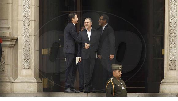 Daniel Salaverry llega a Palacio de Gobierno para reunión con Martín Vizcarra | VÍDEO
