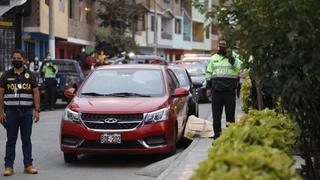 Los Olivos: sicarios en moto asesinaron a balazos a tres personas frente a un parque donde jugaban varios niños