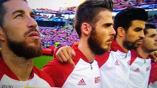 Eurocopa 2016: Gerard Piqué muestra el dedo medio en pleno himno de España [VIDEO]  