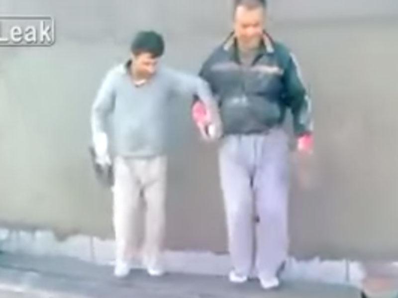 YouTube: El bailecito de estos obreros te sorprenderá [VIDEO]